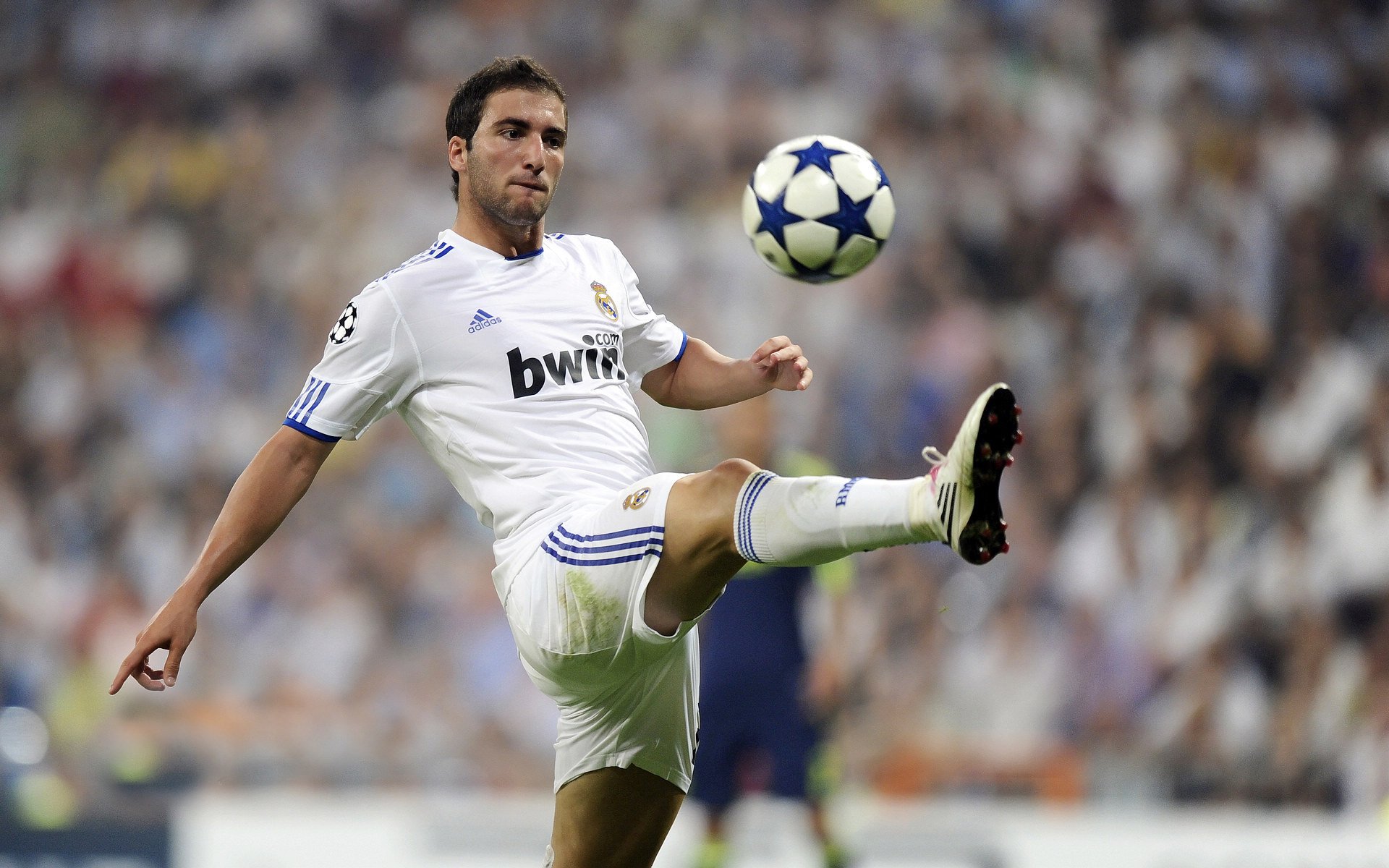 恩多比·恩乔：他的攻防转换能力为南非队创造了无数机会，球员恩多